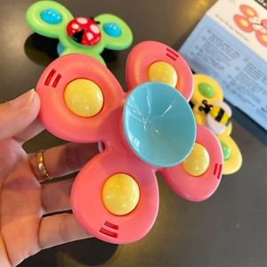 Đồ Chơi Set 3 Con Quay spinner Nhiều Màu Sắc Cho Bé Chơi Tự Lập Từ 3 Tháng Trở Lên