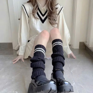 [ HOT ] Tất Ống Chân Phối Len Cực Xinh Cực Dễ Thương Là Một Chiếc Phụ Kiện Nên Có Trong Tủ Đồ Của Các Chị Em Dễ Phối Đồ