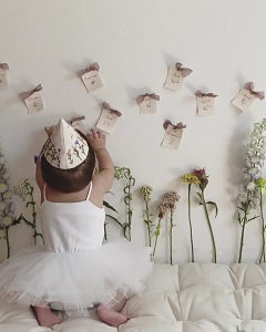 หมวกหมวกปาร์ตี้ฝักบัวเด็กขนาดเล็กใส่ได้ทั้งชายและหญิงหมวกวันเกิดทารกพร้อมเย็บมือละเอียดอ่อนที่ออกแบบมาสำหรับฉลองวันเกิด