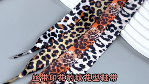 รองเท้าบูทเชือกสำหรับรองเท้าผ้าใบลายเสือดาวแฟชั่นเชือกรองเท้าผู้หญิงผ้าลูกไม้โพลีเอสเตอร์บางแบนกว้าง2ซม.