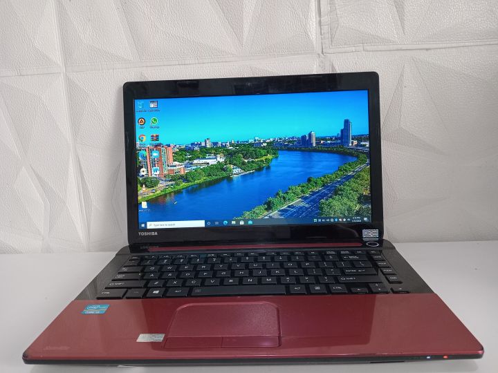 Laptop toshiba satellite C40A 2GB RAM 500GB HDD processor intel core i3-3110M murah dan fullset