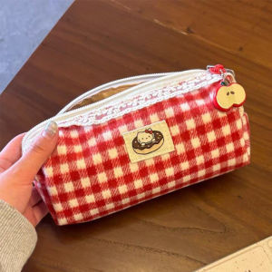 Kawaii Anime KT Red Checkered Pencil Case Dễ Thương Sinh Viên Văn Phòng Phẩm Bé Gái Apple Hộp Bảo Quản Túi Trang Điểm Thời Trang Quà Tặng