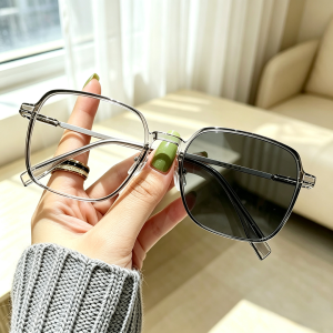 Photochromic Blue Light Blocking Reading Glasses for Farsighted Anti UV Lightweight Comfortable Korean Style Cermin Mata Baca Hyperopia 0to+4.00