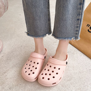 [Free Shipping] Womens perforated sandals for operating room office beach high-heeled thick-soled closed-toe nurse summer new style outdoor sandals