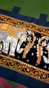 ผ้าปักแขวนผนังรูปช้างคู่ ปักเกร็ดและ ปักมูก ขนาด 45×19 นิ้ว