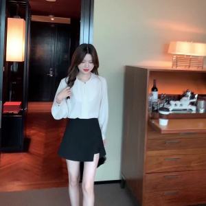 Ammin เสื้อผ้าชีฟองคอกลมแขนพองเรียบง่ายทรงหลวม2024 เข้าได้กับทุกชุดของผู้หญิงแฟชั่น เสื้อเชิ้ตสไตล์เกาหลีปิดก้น สวยหรู เสื้อชีฟองแฟชั่นใส่ได้กับทุกชุด