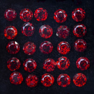 พลอยโกเมนจันทบูรี 2.48 กะรัต 25 เม็ด ไฟเต็มเม็ด ระยะเวลา 25 วัน เป็นพลอยดิบ สำหรับบ้าน