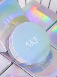 แป้งฝุ่นโปร่งแสงควบคุมความมัน AKF ติดทนนาน ปรับแต่งการแต่งหน้า มองไม่เห็นรูขุมขน ลดเหงื่อ กันน้ำ สำหรับทุกสภาพผิว 963
