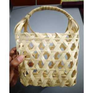 Keranjang Anyaman Bambu  Keranjang Buah Hampers Ukuran 20x10x15