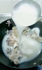 [PRE-ORDER 10 Days] 大骨 FRESH Chopped Pork Thigh Bone 1kg【信记猪肉 Xing Ji Pork】Deliver KL Selangor | Bone 猪骨煲汤骨