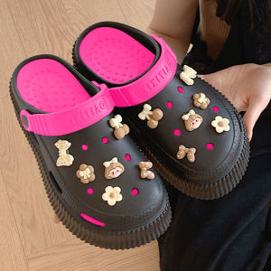 Zishop    มาแรงมาก รองเท้าแตะหัวโตรุ่นฮิต สีสันสวยสุดปัง รองเท้าเบาใส่สบายมากๆ แถมตัวติดน่ารักสดใส รองเท้าพื้นนิ่มใส่สบาย เดินสะดวก แต่งตัวง่ายมาก ราคาสุดคุ้ม ควรมีติดบ้านไว้