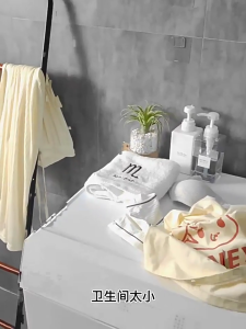 ตะกร้าขยะในห้องน้ำที่แขวนถังขยะประตูตู้เก็บของประหยัดพื้นที่เปิดเรียบ