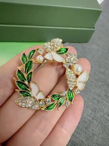 Elegant Green Butterfly Flower Brooch Alloy Inlaid with Diamonds Pearl Droplet Oil Female Chest Flower Neckline Anti-Glare Buckle