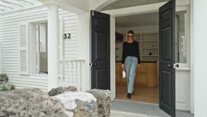 Arach&Cloz  Womens Summer Autumn Fan-shaped Lace Cuff Round Neck Top Textured Shirt