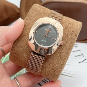 นาฬิกาข้อมือผู้หญิง แบรนหรูสายแม่เหล็ก พร้อมวันที่ดีไซน์ที่เก๋ ทันสมัย สายไม่ต้องตัด ใส่ได้ทุกข้อมือสบายๆ แถมกล่องดำแบรนด์ฟรี