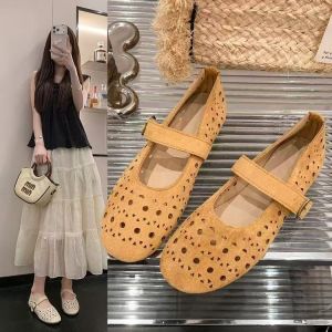 [Free Shipping] WomenS Croc Shoes 2026 Summer New Hollow Breathable Sandals Slip-On Soft Sole Commuting Shoes