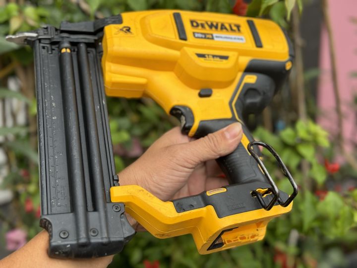 M%C3%A1y%20b%E1%BA%AFn%20%C4%91inh%20Dewalt%20DCN680%20h%C3%A0ng%20USA%20l%C6%B0%E1%BB%9Bt%20-%20Image%204