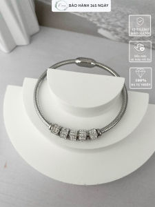Vòng tay nữ TITAN cao cấp đính đá sang trọngquyến rũkhông đenan toàn với daTặng kèm quà xịn sò.
