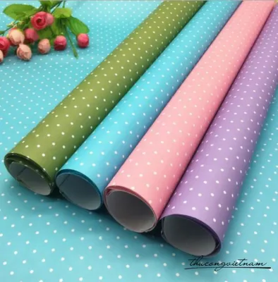 Giấy gói quà họa tiết chấm bi nhỏ