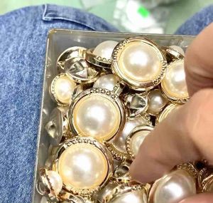 5 nút vét xi nữ.