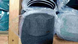 Topi komando kaos pin
