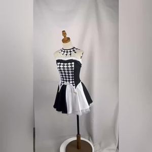 ราชินีการแต่งตัวข้ามเพศ แวมไพร์ตัวตลก cos ชุดฮาโลวีนปีศาจ ตัวตลกลายสก็อตขาวดำ cos เสื้อผ้า