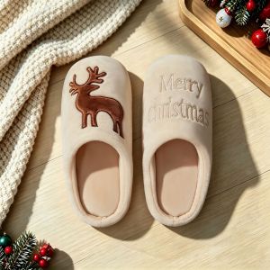 Free Shipping Simple Reindeer-Themed Indoor Slippers For Autumn And Winter Featuring A Closed-Toe Design Silent Soles Non-Slip Features Soft Cushioning And A Warm Comfortable Fit For Home Use
