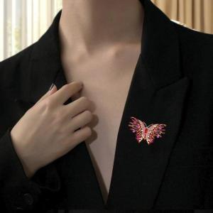Hmeme เข็มกลัดคริสตัลรูปผีเสื้อที่มีสีสันและละเอียดอ่อนแบบวินเทจหมุดรูปแมลงแฟชั่นสุดหรูของขวัญสำหรับตกแต่งเสื้อผ้าของผู้หญิง