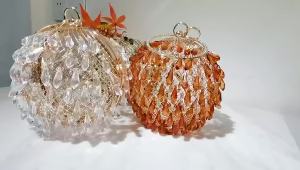 Spring and summer trendy cross-border model water drop-shaped acrylic evening bag with multiple color options round metal birdcage design hand-held