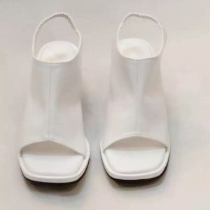 รุ่นนี้ปังมากแม่ รองเท้าส้นสูง 2.5 นิ้ว พื้นรองเท้านิ่มมาก หนัง PU อย่างดี มีสายรัดส้นยางยืด ผลิตในไทย