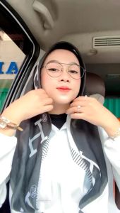 Jilbab Segiempat Voal Motif Premium: Desain Elegan & Nyaman