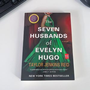 The Seven Husbands of Evelyn Hugo By Taylor Jenkins Reid Novel Paperback Womens Divorce Fiction Holiday Romance Books English Love Story Book Reading Book Gifts หนังสือภาษาอังกฤษ หนังสือ หนังสืออังกฤษ