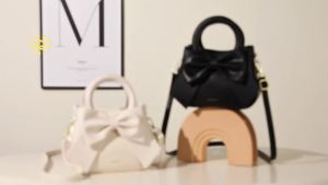 กระเป๋าสะพายข้างขนาดเล็กสำหรับผู้หญิง  กระเป๋าสะพายข้างและกระเป๋าถือหนังเทียม  ด้ามจับด้านบนและดีไซน์โบว์น่ารัก