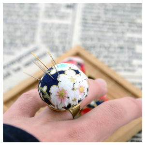 หมอนปักเข็มแบบแหวนสําหรับใส่นิ้ว