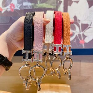 [จัดส่ง ใน 24 ชม.] พวงกุญแจ หนัง หรูหรา จี้เพชร รูปตัว H พวงกุญแจ รถยนต์ ตกแต่ง กระเป๋า ของขวัญ (OD801)