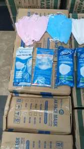 Thùng Khẩu trang cua trắng và cá kf94 300 cái/ 30 bịch nhiều màu sắc.