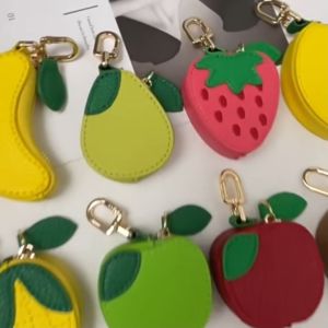 Mini PU Fruit Coin Purse Keychain Cute Strawberry Avocado Blueberry Wallet Bag Pendant Zipper Pouch for Coins Earbuds Jewelry Fruit Coin Purse Keychain PU Leather Zipper Wallet Bag Charm Cute Mini Coin Pouch Key Ring