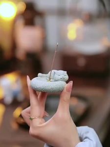 创意小萌猫茶宠摆件 青砂石材质 可爱猫咪线香插 香托 香器香座 客厅书房茶桌装饰Creative Cute Cat TeaOrnaments Lapis Lazuli Material Cute Cat Thread Incense Stick Incense Holder Incense Holder Living Room Study Tea Table Decoration