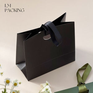 ถุงกระดาษ วัสดุกระดาษทนทาน การออกแบบพับที่เป็นเอกลักษณ์ ประสบการณ์การช้อปปิ้งที่สะดวกสบาย