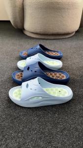 Fashionable Color-Block Massage Slippers For Women 2026 New Indoor Thickened Non-Slip Durable Bathroom Sandals For Men