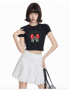 ผู้หญิง  เสื้อทรงซ้อ เสื้อแฟชั่น เสื้อครอป ลายคริสตมาส แขนสั้นของผู้หญิง เสื้อสีขาว เสื้อสีดำ