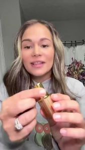 Color-Changing Lipstick Moisturizing Pink Tint 1 Count    Color changing lipstick develops pink tint and provides a smooth moisturizing feel for comfortable everyday wear