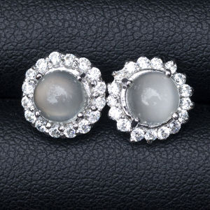 ต่างหูพลอยมูกดาหารแคทอาย (Rainbow Moonstone) เนื้อใส ชูบฟ้าเข้ม ใช้เนื้อ 92.5% ชูบทองคำขาวพลอยแท้จากประเทศศรีลังกา