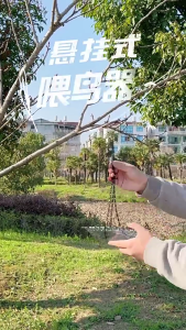 ถาดนกกำลังป้อนอาหารแบบแขวนสำหรับตกแต่งสวนกลางแจ้งเครื่องให้อาหารสัตว์เลี้ยงถาดอาบน้ำนกดื่มน้ำพื้นสนามหญ้ากลางแจ้ง