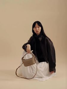 RABEANCO New Womens Bag Shoulder Handbag Crescent-Shaped Cowhide Large Capacity European and American Style Commuter Bag Small Bag 88101