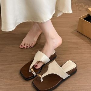 [Free Shipping] Korean-Style Minimalist Black Leather Flip-Flops With Thick Non-Slip Soles Perfect For Commuting Exuding A Retro And Elegant Vibe And Featuring Trendy Metal Embellishments