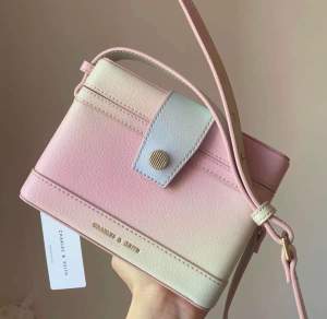 (Auth tuồn Chính Hãng) Túi C N K Cốp Form Cứng Cáp Tiểu Thư Xinh Xắn Kèm Túi Giấy Hãng Size 20cm