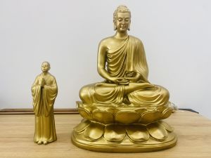 Tượng Phật Thích Ca Mâu Ni cao 30cm chất liệu bột đá sơn nhũ vàng hàng thủ công mỹ nghệ tinh xảo