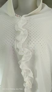 1 set gamis polkadot putih plus hijap