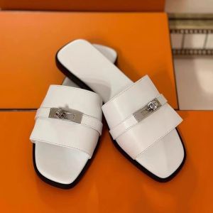 Soft Leather Comfortable Silver Buckle Slip-On Sandals For Women 2026 New Model WomenS Flat Outdoor Shoes